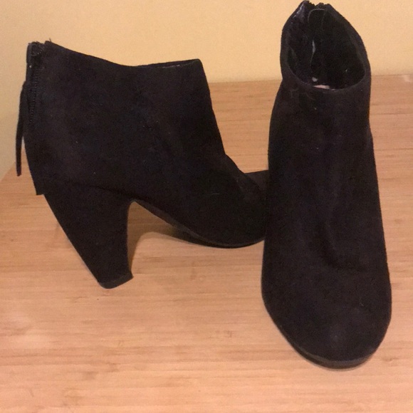 Pink & Pepper Shoes - High heel black booties